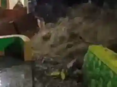 Tembok Sungai Cikalintu Jebol, Banjir Rendam 34 Rumah di Coblong